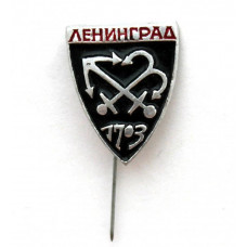 СССР нагрудный знак на игле «ЛЕНИНГРАД» герб и год основания - 1703 (черный фон)