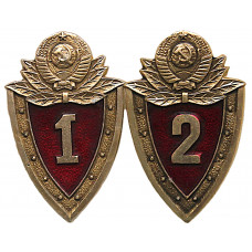 Комплект из 2 знаков МВД СССР «Специалист 1 и 2 класса». Для рядового состава. Винт