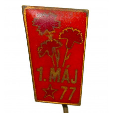 Чехословакия. Знак на игле "1 Maj 1977". Красные гвоздики (лаковая накладка)