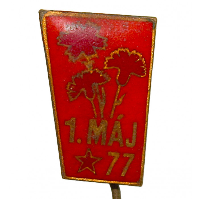Чехословакия. Знак на игле "1 Maj 1977". Красные гвоздики (лаковая накладка)