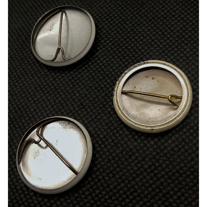 СССР набор из трех различных Знаков / Значков. Выставка, Исследования, Фотография, Образование, Дизайн (BOX995)