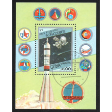 Куба Марка почтовая (#10) 1 Песо 1987 год Михель CU BL98 20-летие Интеркосмоса Блок 85 x 65 мм