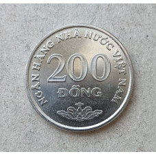 Вьетнам 200 Донг 2003 год , Герб