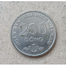 Вьетнам 200 Донг 2003 год