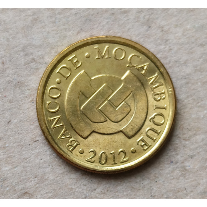 Мозамбик 50 Сентаво 2012 год , Пегий зимородок