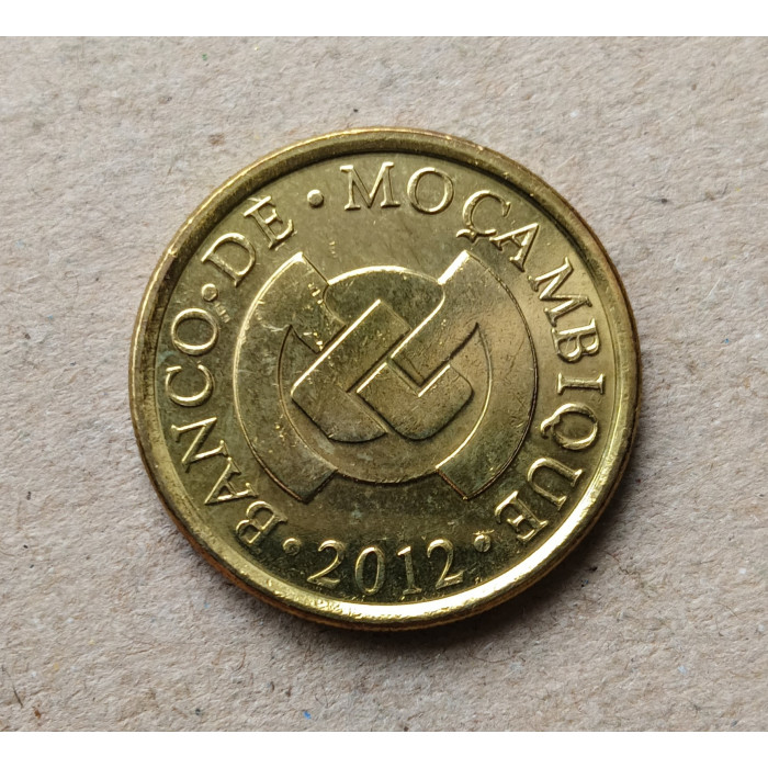 Мозамбик 50 Сентаво 2012 год , Пегий зимородок