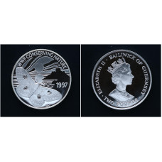 Гернси 2 Фунта 1997 год. Всемирный фонд дикой природы - Павлиноглазки. Бабочка РЕДКАЯ